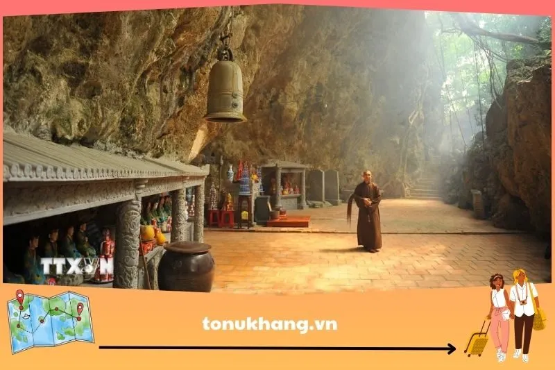 Hang Nước và Động Thiên Tôn