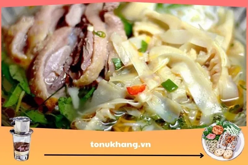 Măng chua nấu thịt gà