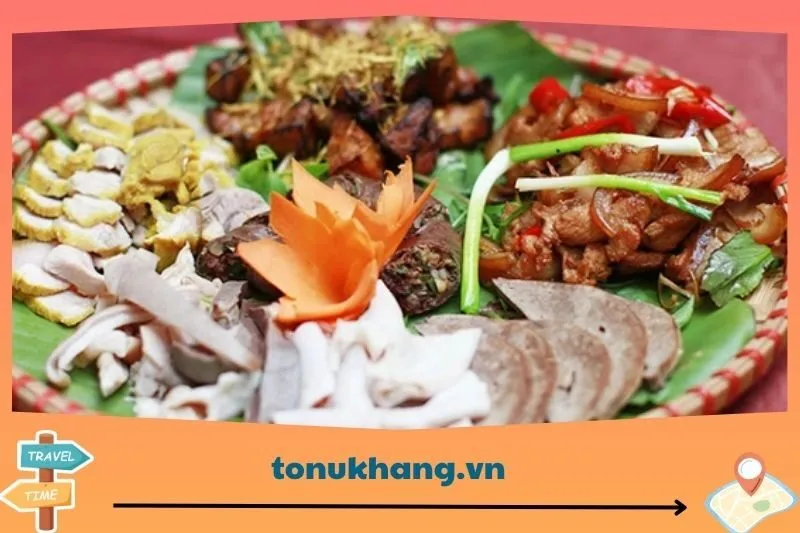 Cách Thưởng Thức Món Lợn Mán Thui Luộc

